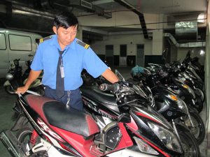 Kết quả hình ảnh cho LÃM NHÃN VIÃN BẢO Vá» CẦN Má»T à CHà KIÃN CƯá»NG